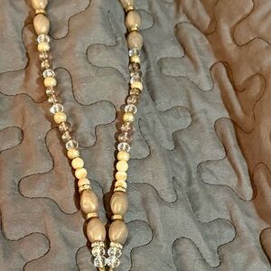 Elegant Beaded Necklace in Gray and Cream